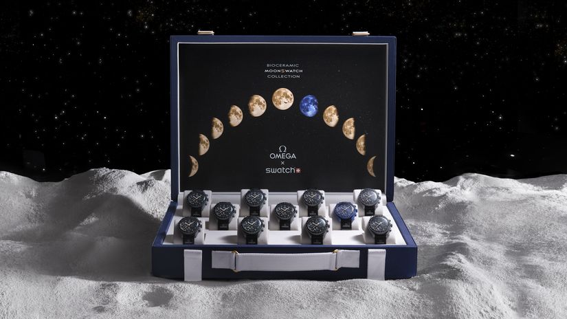 На аукцион выставят 11 Omega x Swatch MoonSwatch Moonshine Gold