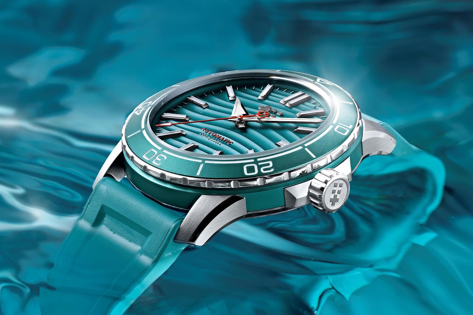  Christopher Ward покрыла волнами циферблат лимитки Trident 30×30