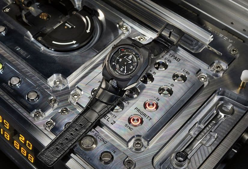 Часы Atomic Master Clock от Urwerk