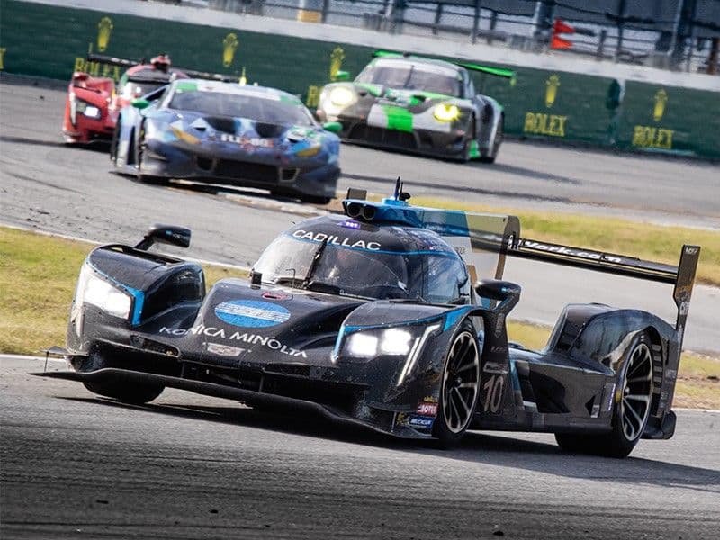 Автомобиль №10 Konica Minolta Cadillac Dpi-V.R.
