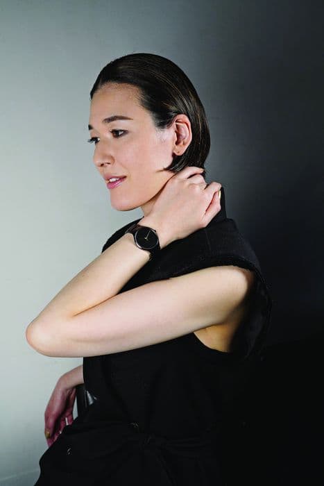 Аяко Сува и часы Rado True Thinline Toge