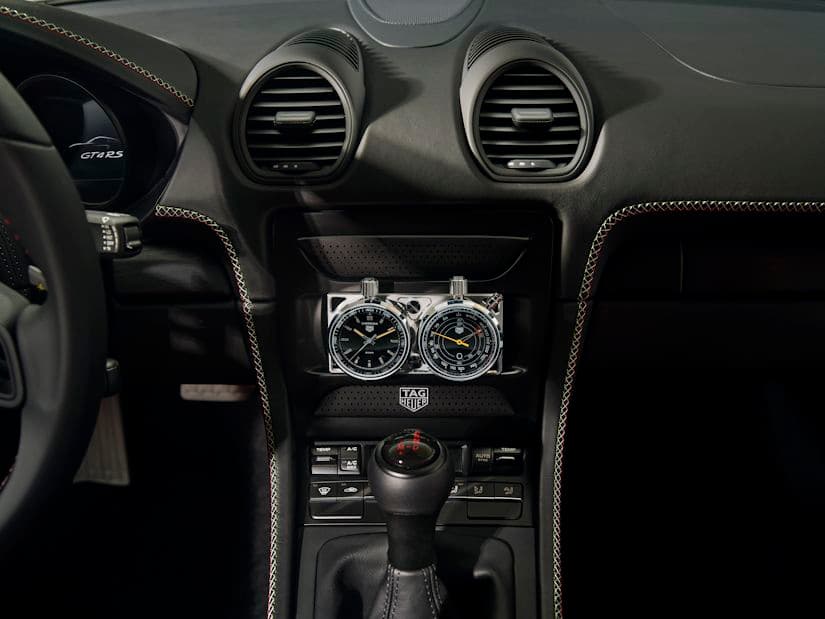 Приборы TAG Heuer в Porsche