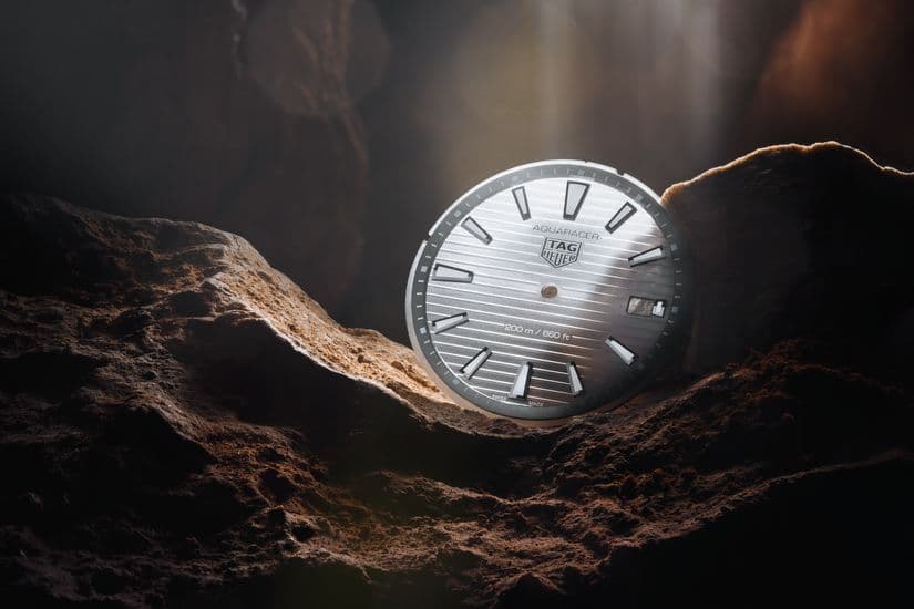 Часы TAG Heuer на солнечной батарее