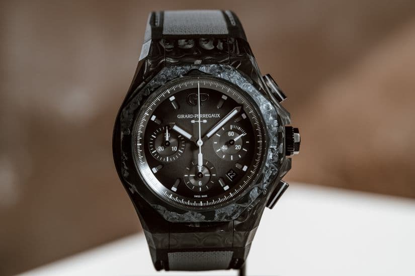 Часы  Girard-Perregaux Laureato Absolute Crystal Rock
