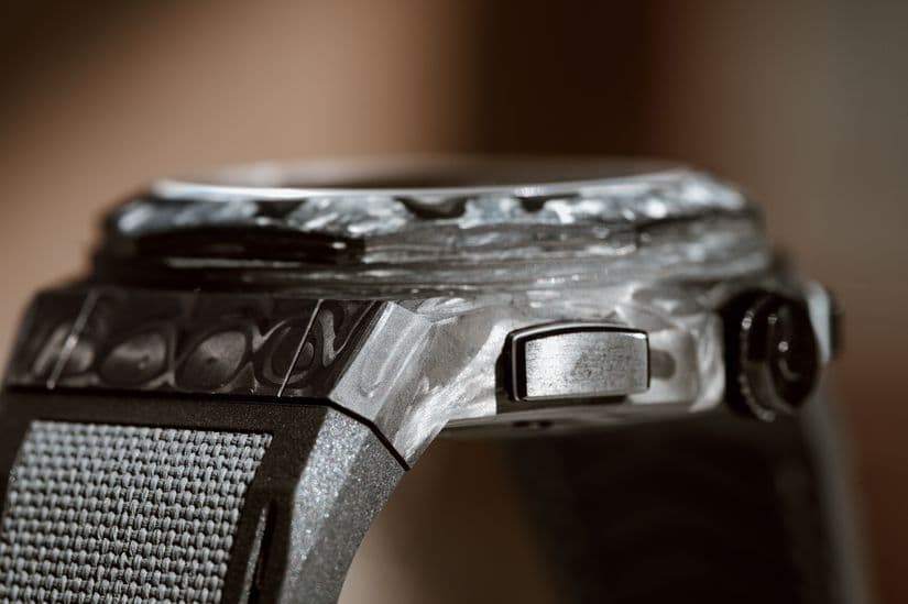 Часы  Girard-Perregaux Laureato Absolute Crystal Rock 