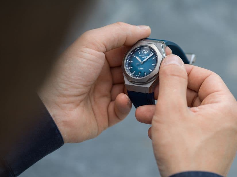 Часы Girard-Perregaux Laureato Absolute Ti 230
