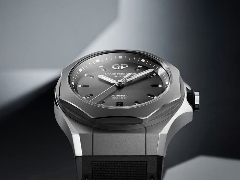 Часы Girard-Perregaux Laureato Absolute Ti 230