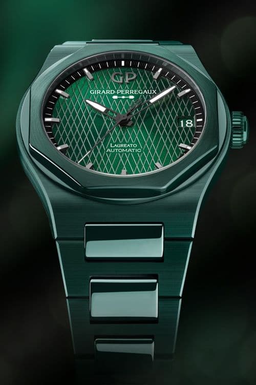 Часы Girard-Perregaux Laureato Green Ceramic Aston Martin Edition