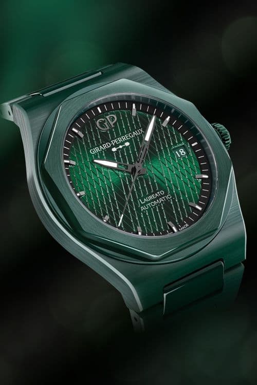 Часы Girard-Perregaux Laureato Green Ceramic Aston Martin Edition