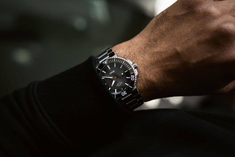 Часы Oris Aquis Date 2021 года
