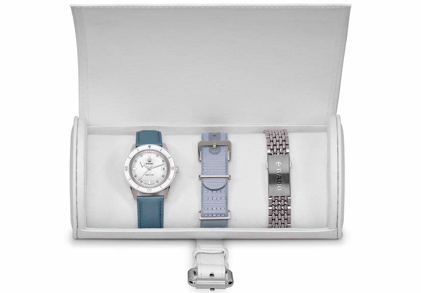 Часы Rado Captain Cook X Julia Peresild