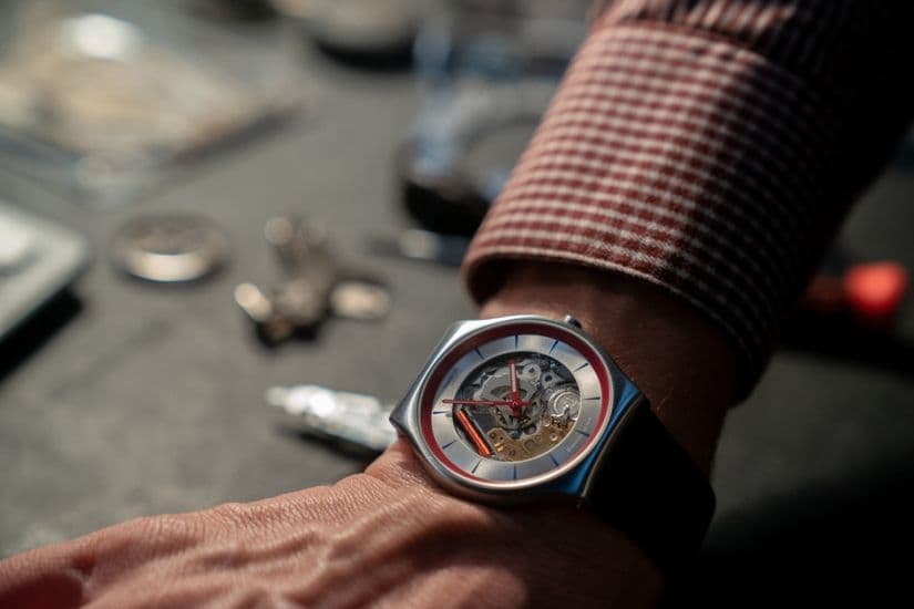 Часы Swatch для агента Q