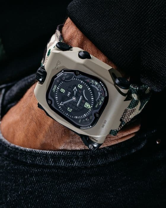 Часы Urwerk EMC TimeHunter Desert Sage 