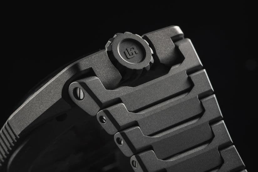 Часы Urwerk UR-100V Full Titanium Jacket