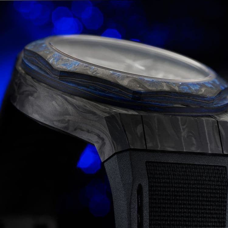 Часы из Carbon Glass