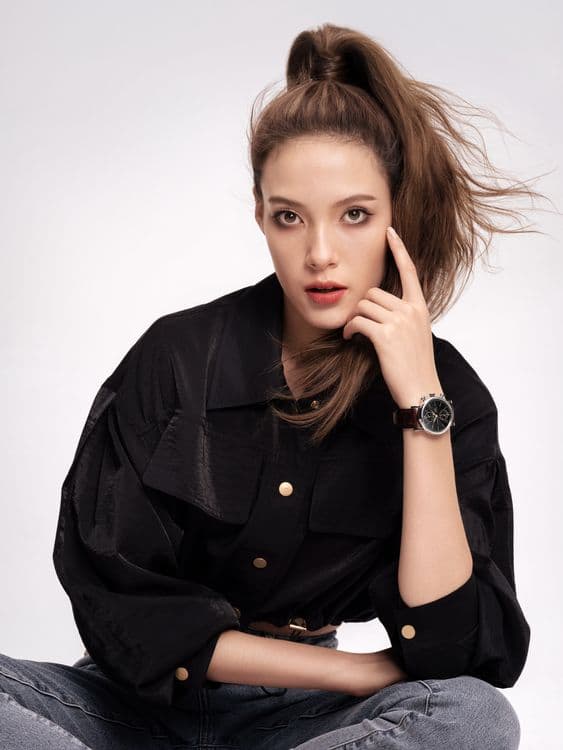 Эйлин Гу в часах IWC