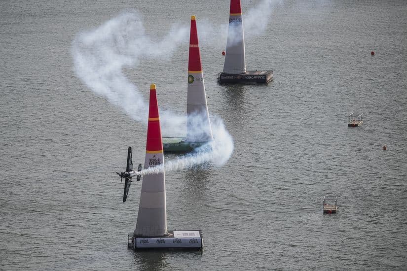 Гонки Red Bull Air Race и часы Hamilton