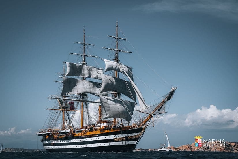 Итальянское судно Amerigo Vespucci