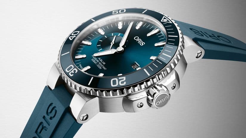 Oris представила модель Aquis Small Second Date в корпусе размером 45,5 мм