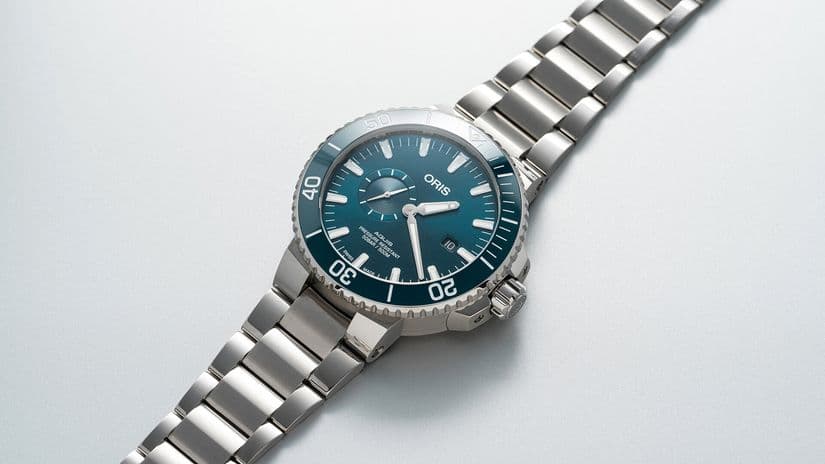 Oris представила модель Aquis Small Second Date в корпусе размером 45,5 мм