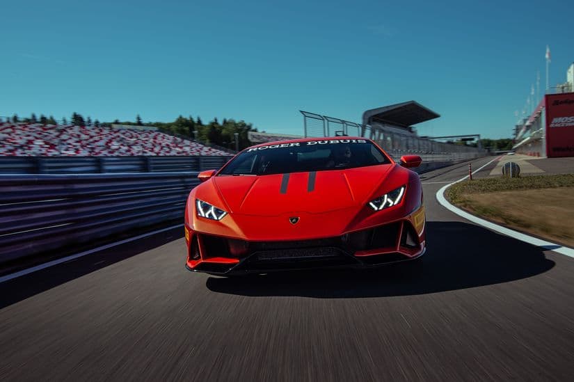 Спорткар Lamborghini Huracan EVO