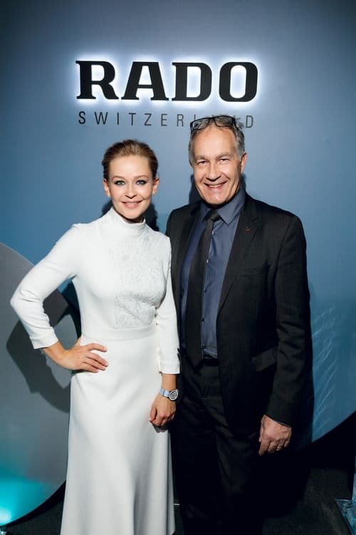 Юлия Пересильд и президент Rado Адриан Боссар