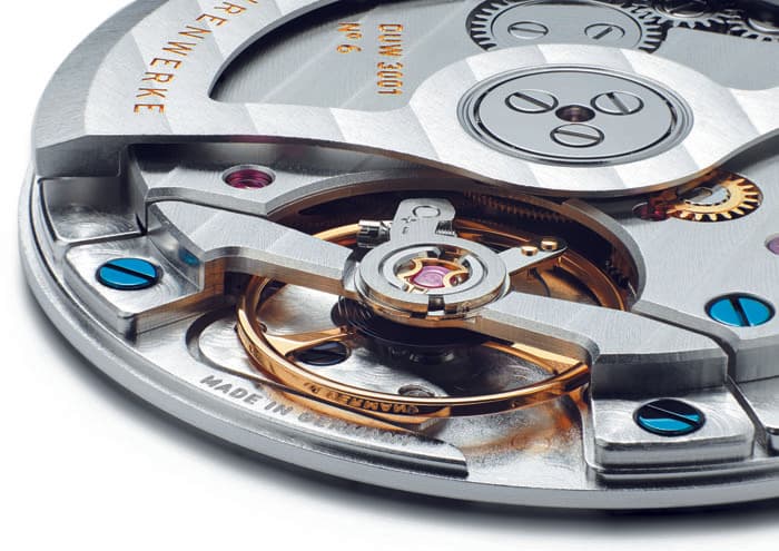 Калибр Nomos DUW 3001 с собственным спуском Nomos Swing System