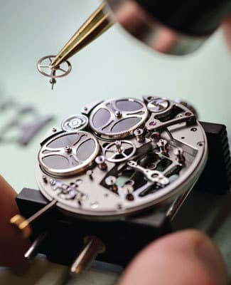 На создание реально работающего серийного механизма у Girrard-Perregaux ушло 4 года