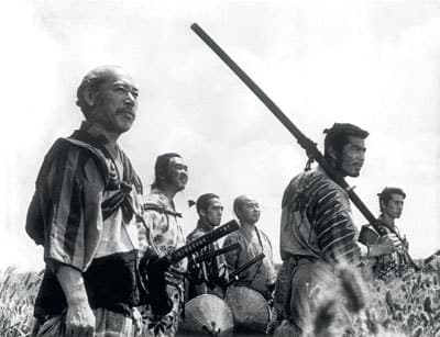 Великий японский режиссер Акира Куросава (1910–1988) прославился в эпоху «золотых 60-х». Слева: первый мировой блокбастер Куросавы «Семь самураев», 1954 г.