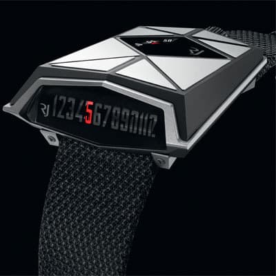 Корпус Spacecraft, напоминающий шлем Дарта Вейдера, был создан для Romain Jerome Эриком Жиру