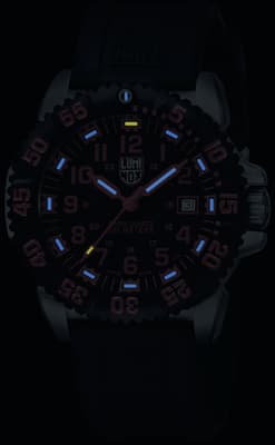 Luminox Atacama и Luminox 1800 Field, один из самых изестных производителей часов с тритиевой подсветкой использует собственную безопасную технологию Luminox Light Technology (LLT)