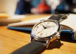 Eterna представила часы The 1948 For Him Reveil с винтажными механизмами