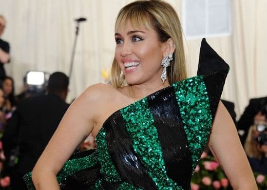 Met Gala: какие украшения выбрали Майли Сайрус и Наоми Кэмпбелл?