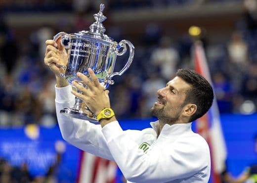 Новак Джокович забирает награду US Open в Hublot