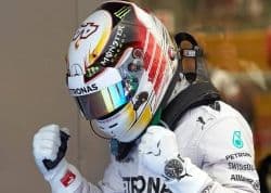IWC предлагает выиграть перчатки Хэмилтона или Росберга