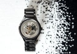 Часы Rado True Shadow меняют цвет в зависимости от освещения