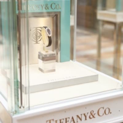 В ГУМе открылась выставка часов Tiffany
