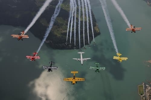 Breitling взлетел над озером Люцерн