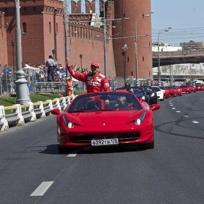 Гала-парад Ferrari прошел у стен Кремля