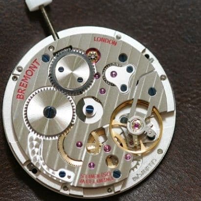 Часы Bremont с тканью из самолета братьев Райт
