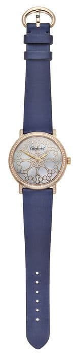 Chopard выпустила часы с ажурным рисунком над перламутром циферблата