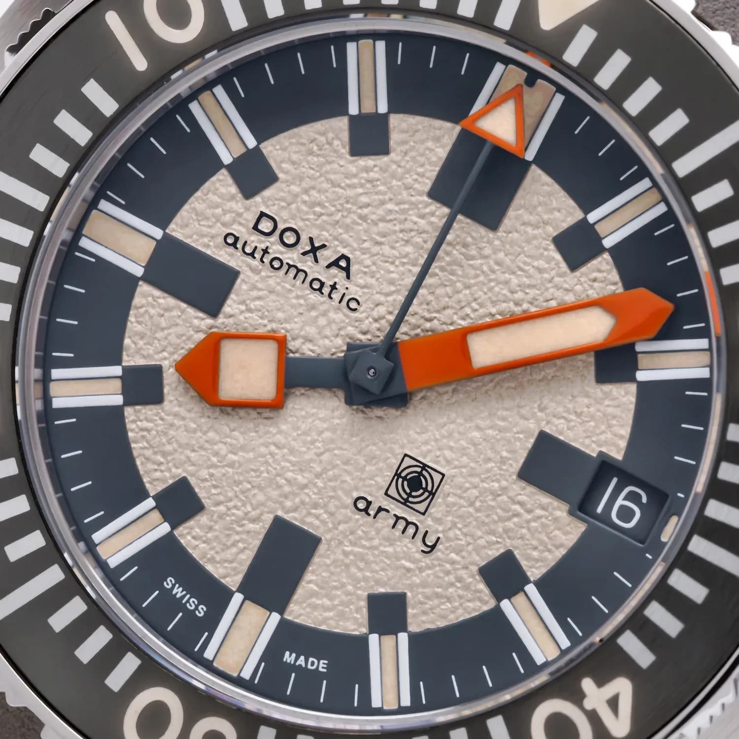 DOXA SUB Army 200T For Hodinkee Limited Edition