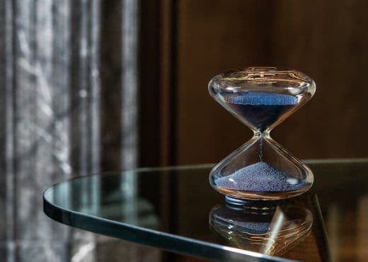 De Bethune выпустила песочные часы