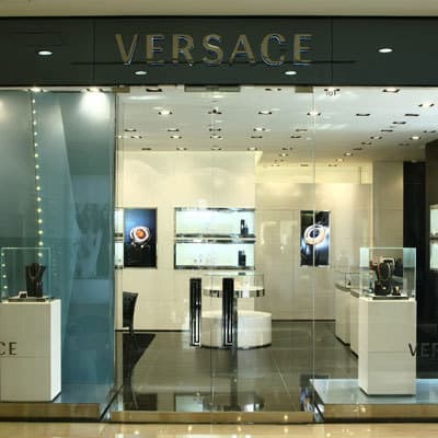 Часы Versace в бутиках нового формата