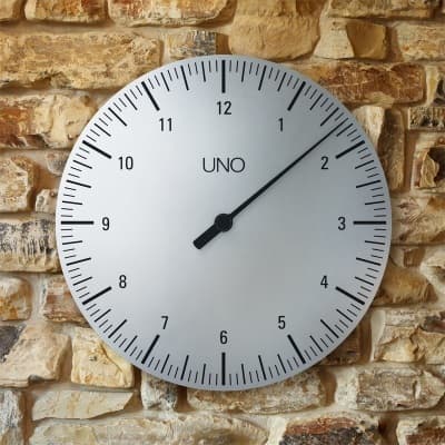 UNO к юбилею часов с одной стрелкой