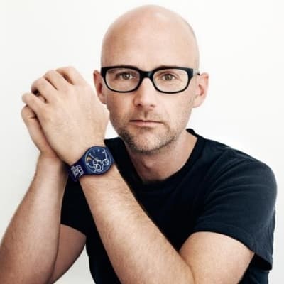 Swatch представила часы, созданные вместе с Moby