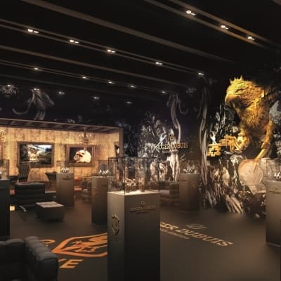 Часы Roger Dubuis на выставке в Гонконге