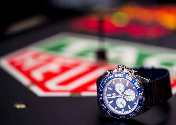 Часы TAG Heuer для команды Formula 1 Red Bull Racing