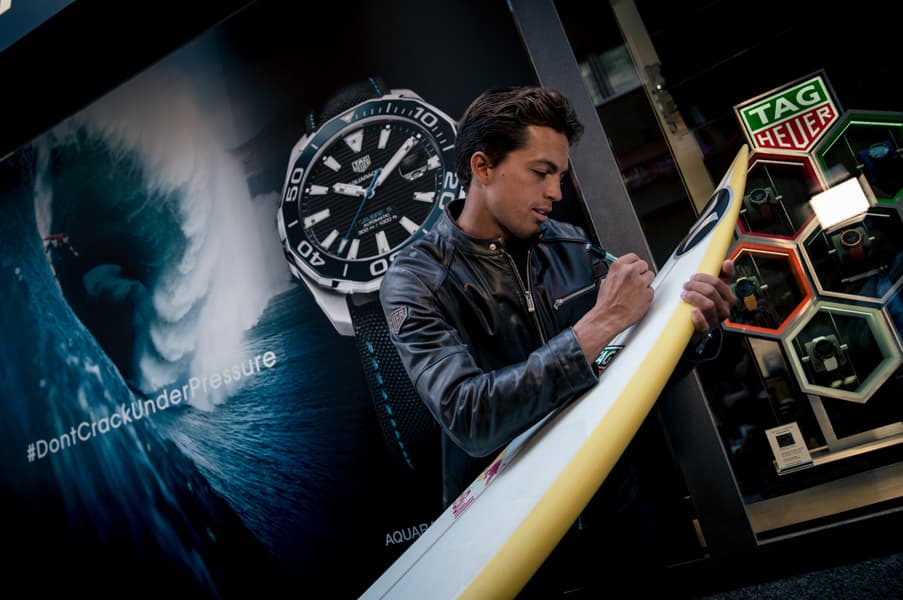 Tag Heuer выставил на аукцион доску для серфинга Кая Ленни