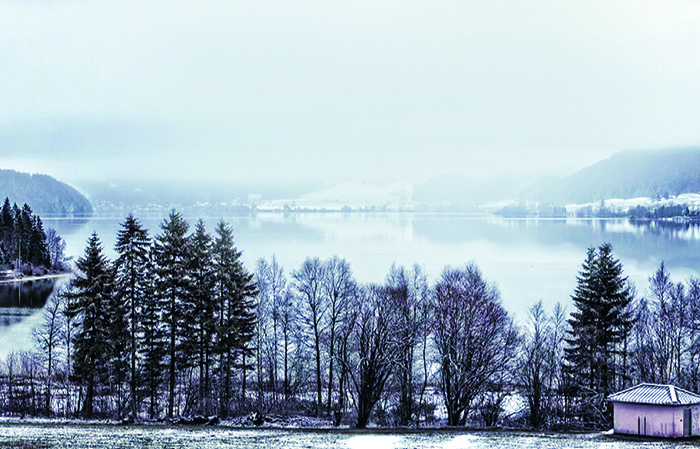 Зимний вид на озеро Жу из Ле-Сентье